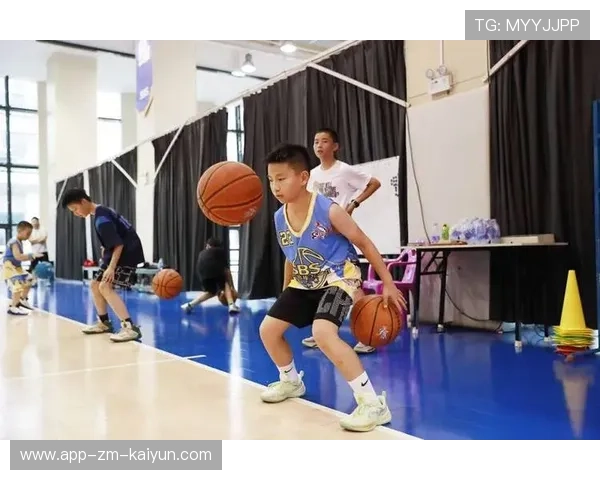 篮球联赛加强青训教练员继续教育与资格提升，篮球青训师的待遇怎么样
